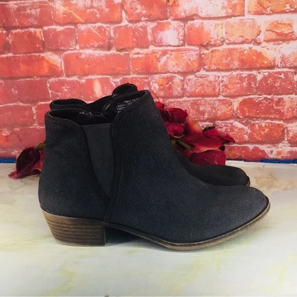 Kensie Gerona Gray Perforated Suede Ankle Boots - Picture 3 of 10